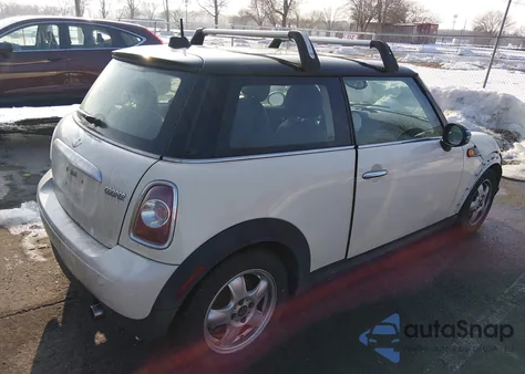 2011 Mini Cooper z USA, uszkodzony, nr VIN WMWSU3C56BT097967